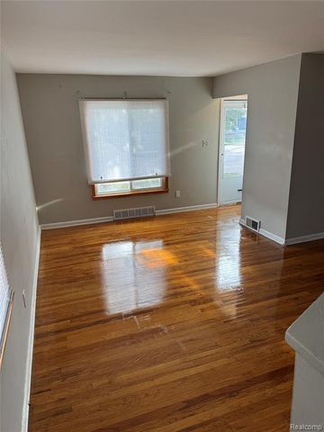 1818 N Center Street, Royal Oak, MI 48073