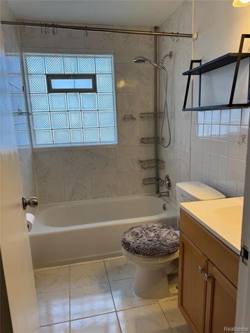 1818 N Center Street, Royal Oak, MI 48073