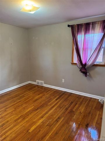 1818 N Center Street, Royal Oak, MI 48073