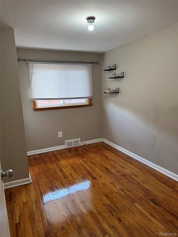 1818 N Center Street, Royal Oak, MI 48073