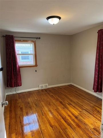 1818 N Center Street, Royal Oak, MI 48073