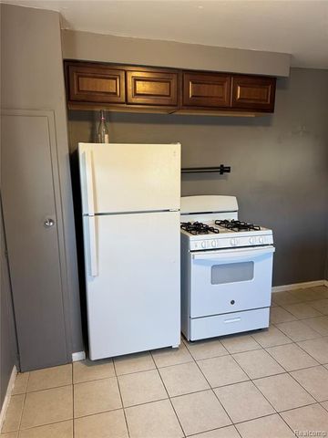 1818 N Center Street, Royal Oak, MI 48073