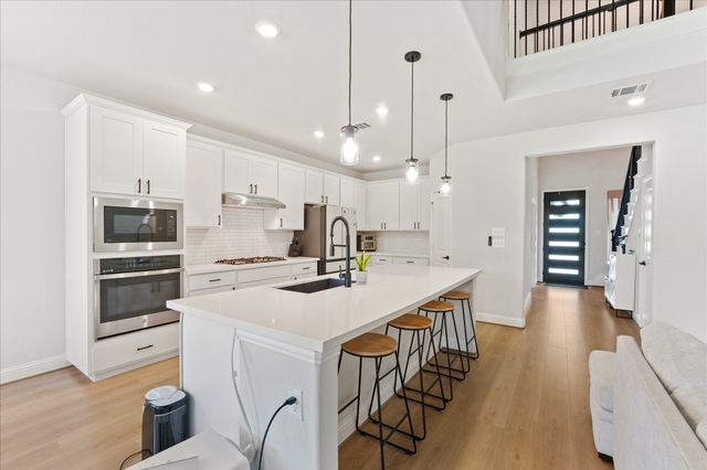 200 Lakeview Drive, Oak Point, TX 75068