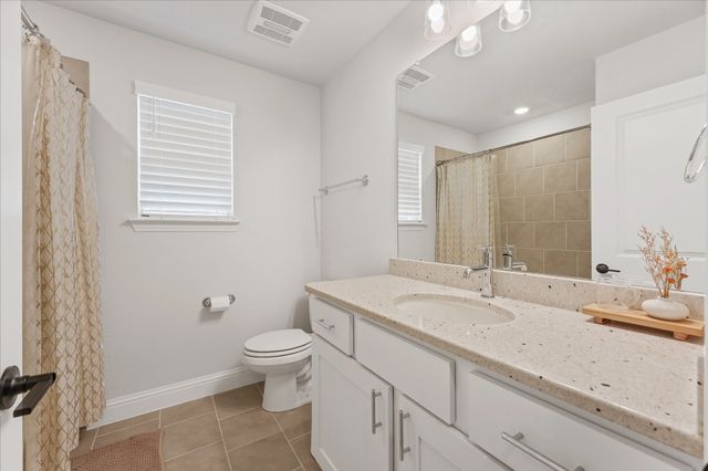 200 Lakeview Drive, Oak Point, TX 75068