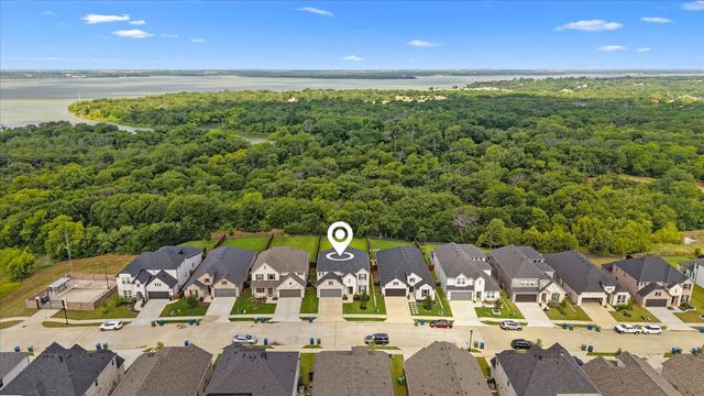 200 Lakeview Drive, Oak Point, TX 75068