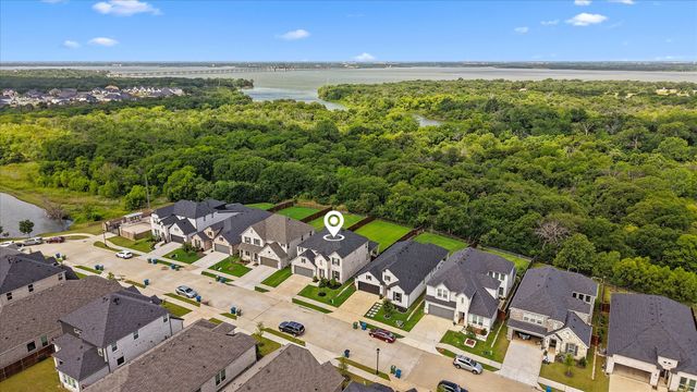 200 Lakeview Drive, Oak Point, TX 75068