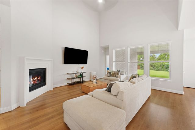 200 Lakeview Drive, Oak Point, TX 75068