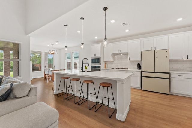200 Lakeview Drive, Oak Point, TX 75068