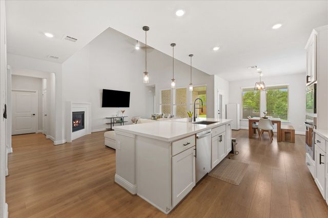 200 Lakeview Drive, Oak Point, TX 75068