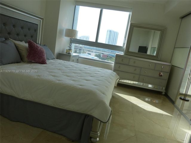 90 SW 3rd St 1110, Miami, FL 33130