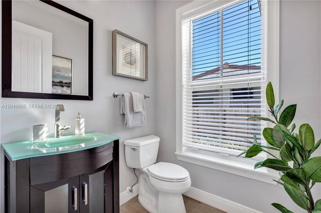 1031 NE 13th Avenue 1031, Fort Lauderdale, FL 33304