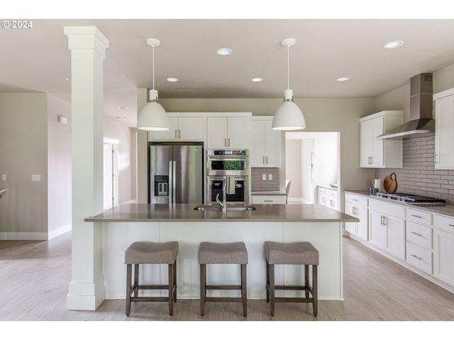 17683 Sw COBB Ln, Beaverton, OR 97007