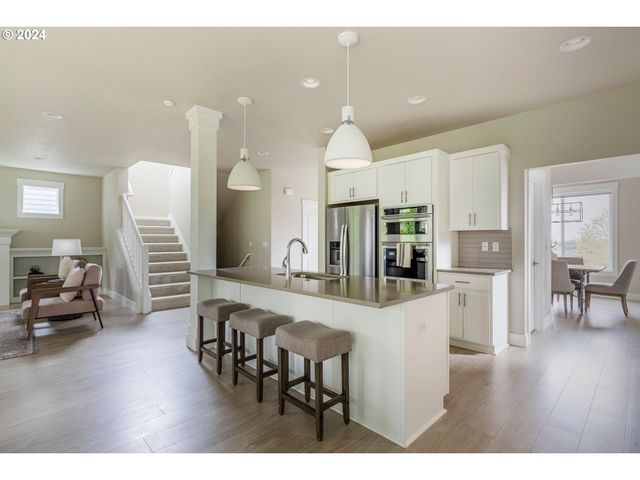 17683 Sw COBB Ln, Beaverton, OR 97007