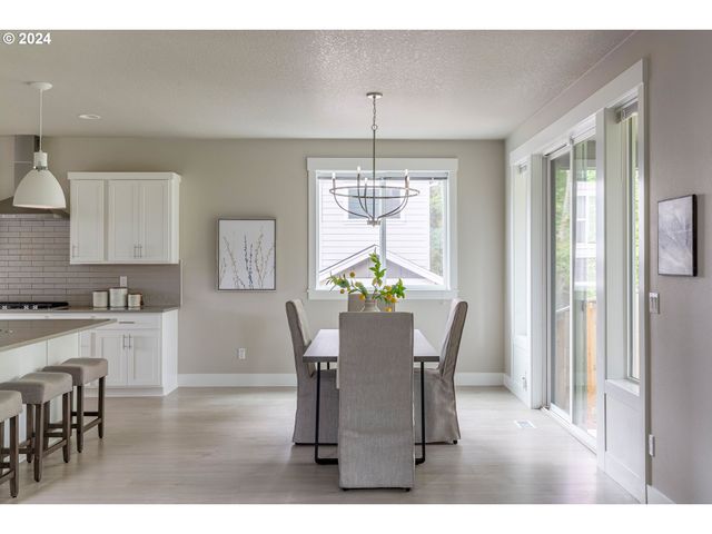 17683 Sw COBB Ln, Beaverton, OR 97007
