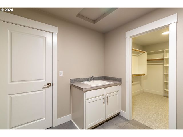 17683 Sw COBB Ln, Beaverton, OR 97007