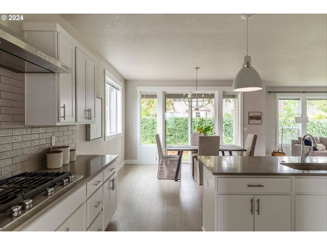 17683 Sw COBB Ln, Beaverton, OR 97007