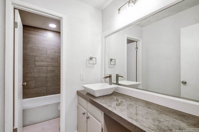 8021 Harper Valley, Live Oak, TX 78233