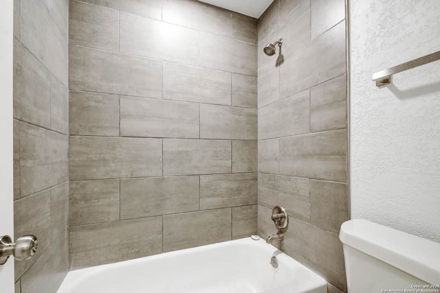 8021 Harper Valley, Live Oak, TX 78233