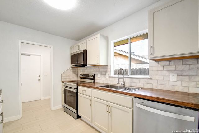 8021 Harper Valley, Live Oak, TX 78233