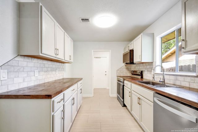 8021 Harper Valley, Live Oak, TX 78233