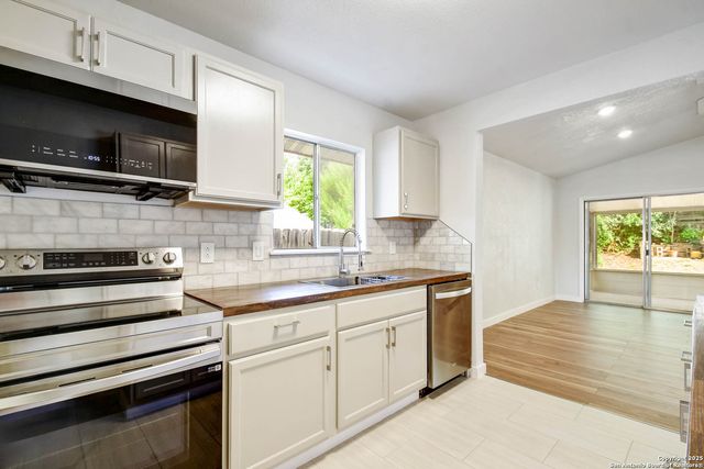 8021 Harper Valley, Live Oak, TX 78233