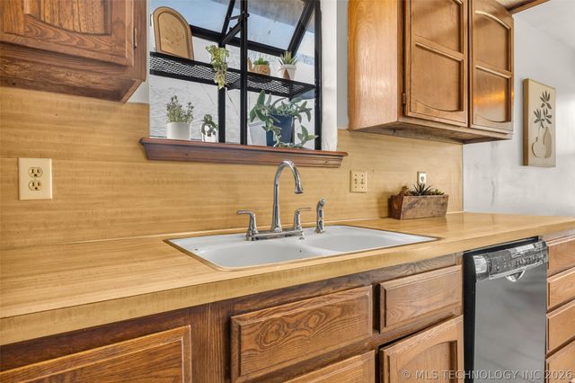 3901 S Walnut Avenue, Broken Arrow, OK 74011