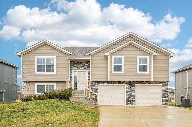 1004 NW High View Drive, Grain Valley, MO 64029