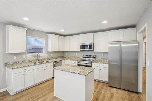 1004 NW High View Drive, Grain Valley, MO 64029