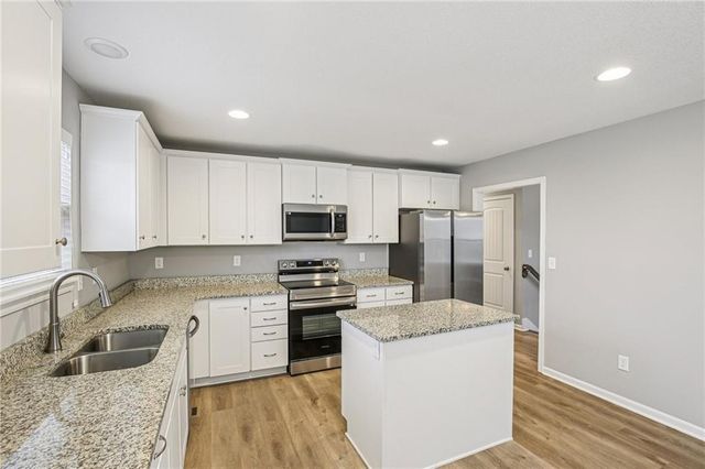 1004 NW High View Drive, Grain Valley, MO 64029