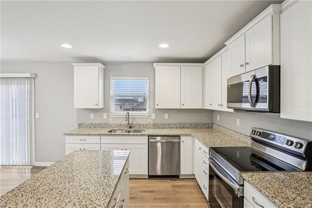 1004 NW High View Drive, Grain Valley, MO 64029