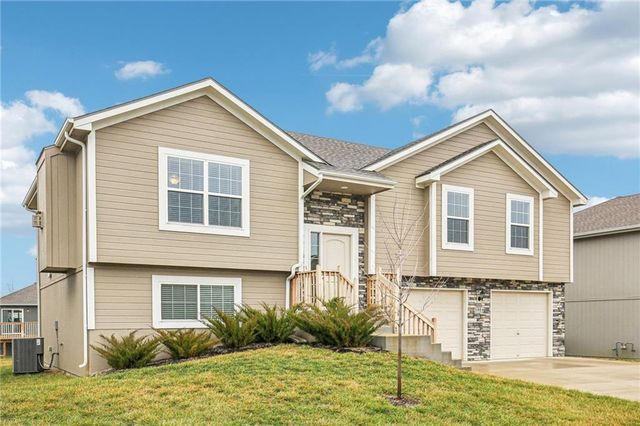 1004 NW High View Drive, Grain Valley, MO 64029