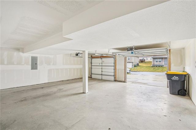 1004 NW High View Drive, Grain Valley, MO 64029