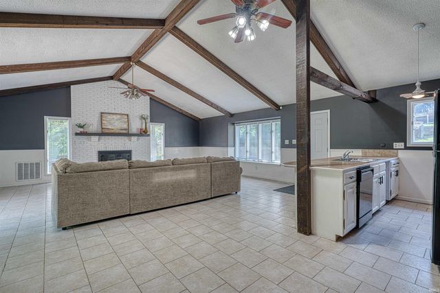 1051 Pine Gate Road, Evansville, IN 47725