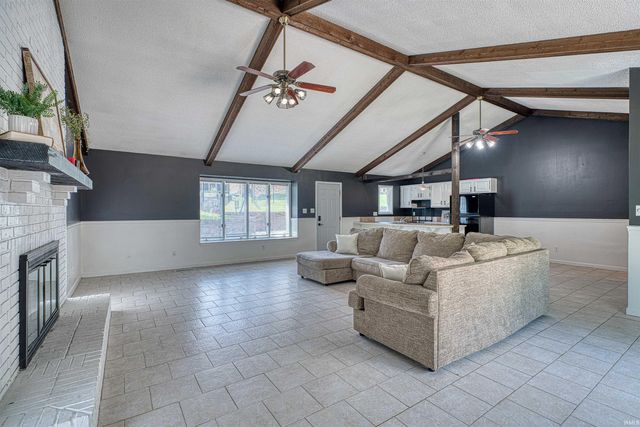 1051 Pine Gate Road, Evansville, IN 47725