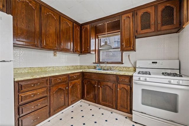 52 S Street, Lake Lotawana, MO 64086