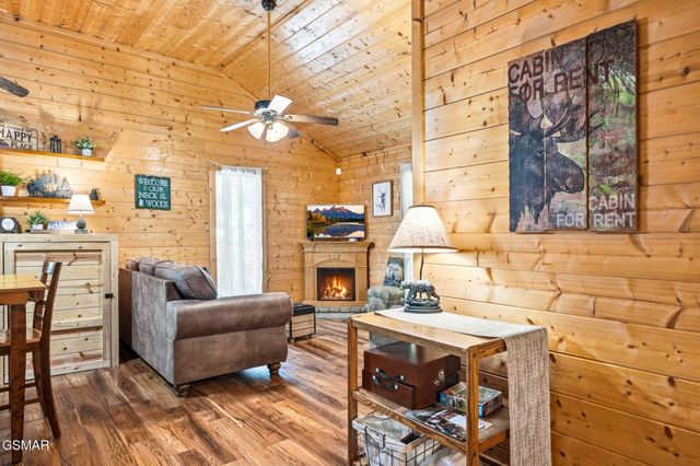 2230 Cove Creek Drive, Sevierville, TN 37862