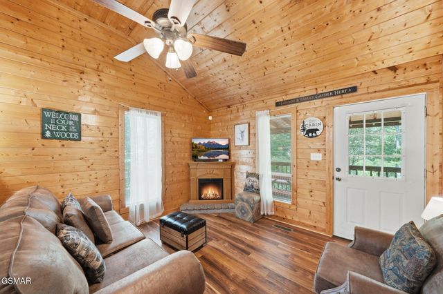 2230 Cove Creek Drive, Sevierville, TN 37862