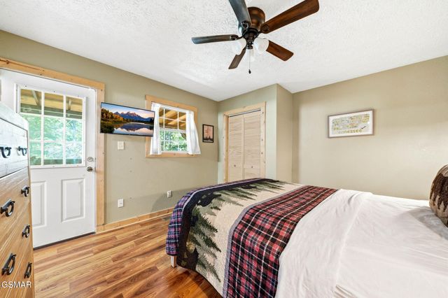 2230 Cove Creek Drive, Sevierville, TN 37862