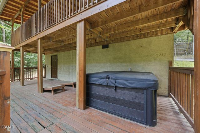 2230 Cove Creek Drive, Sevierville, TN 37862