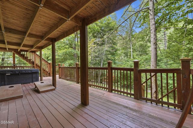 2230 Cove Creek Drive, Sevierville, TN 37862
