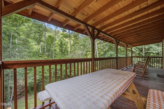 2230 Cove Creek Drive, Sevierville, TN 37862