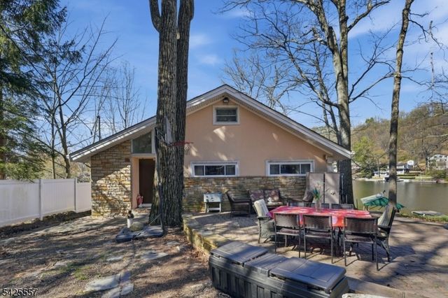 6 Oneida Ave, Hopatcong Boro, NJ 07843