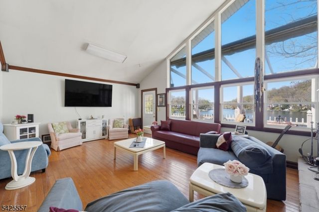 6 Oneida Ave, Hopatcong Boro, NJ 07843