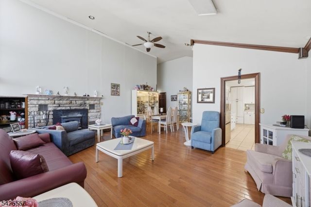 6 Oneida Ave, Hopatcong Boro, NJ 07843