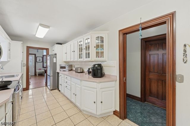 6 Oneida Ave, Hopatcong Boro, NJ 07843