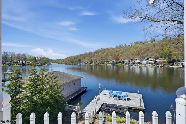 6 Oneida Ave, Hopatcong Boro, NJ 07843