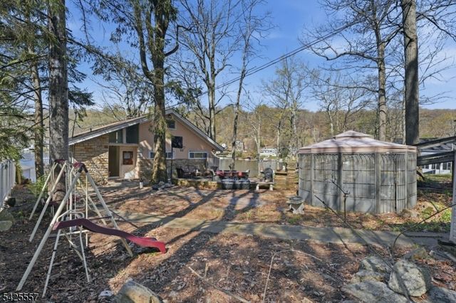 6 Oneida Ave, Hopatcong Boro, NJ 07843