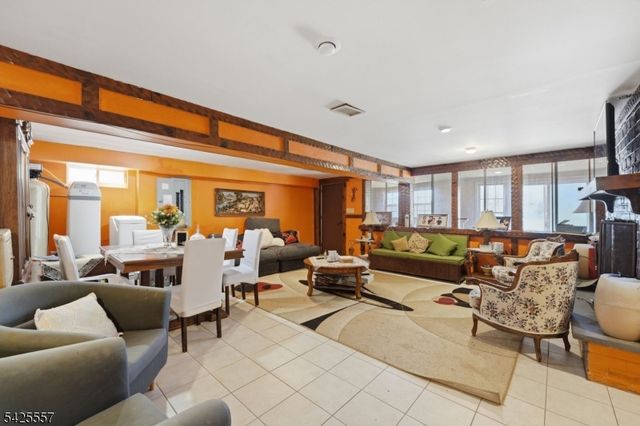 6 Oneida Ave, Hopatcong Boro, NJ 07843