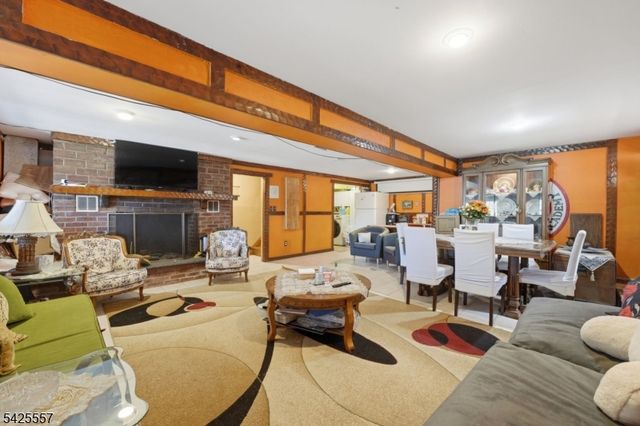 6 Oneida Ave, Hopatcong Boro, NJ 07843