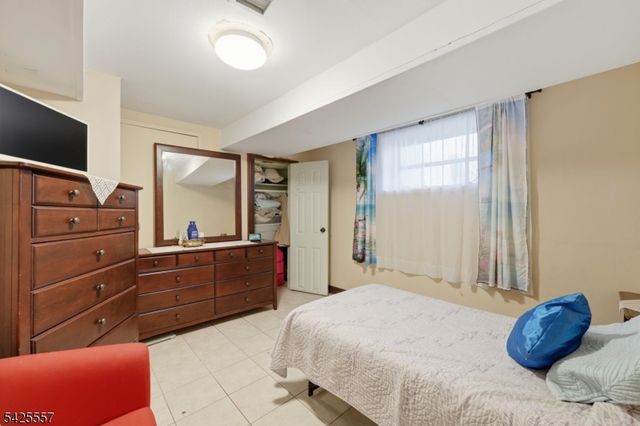 6 Oneida Ave, Hopatcong Boro, NJ 07843